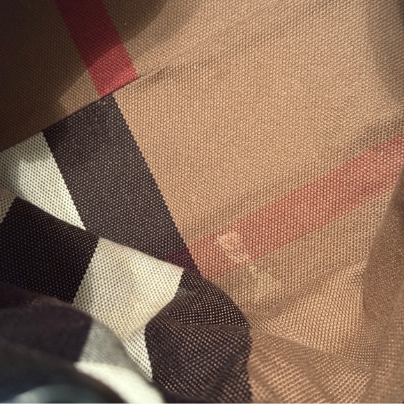 Burberry Maidstone Medium Tote Bag in Leather and House Check Canvas - Picture 12 of 12